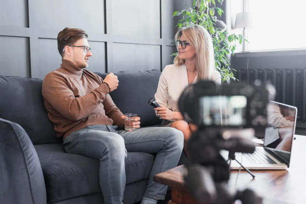 interview entre un homme et une femme